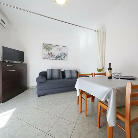 Nada Super Guest house