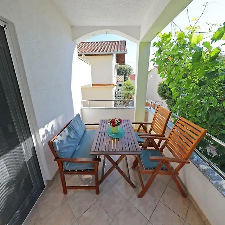 Nada Super Guest house